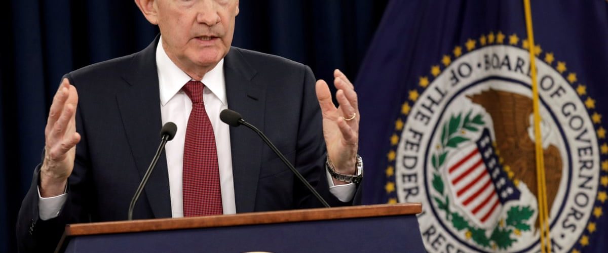 Jerome Powell wearing a suit and tie