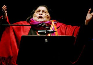 Thousands mourn Argentine folk singer Mercedes Sosa