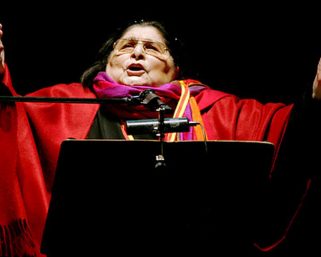 Thousands mourn Argentine folk singer Mercedes Sosa