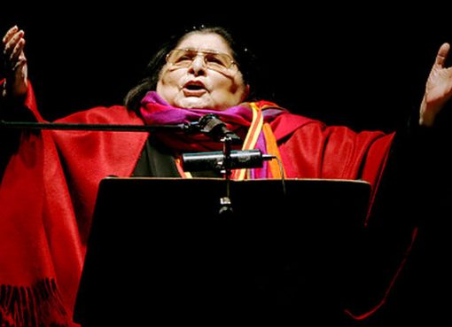 Thousands mourn Argentine folk singer Mercedes Sosa