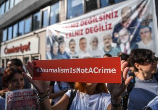 Juan Barahona explains that the coup in Honduras is not an isolated case, but a regional experiment