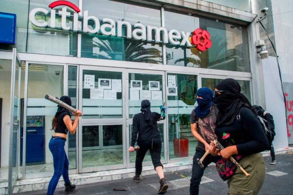 Mexico : Molotov cocktails thrown at Oaxaca newspaper editor’s home